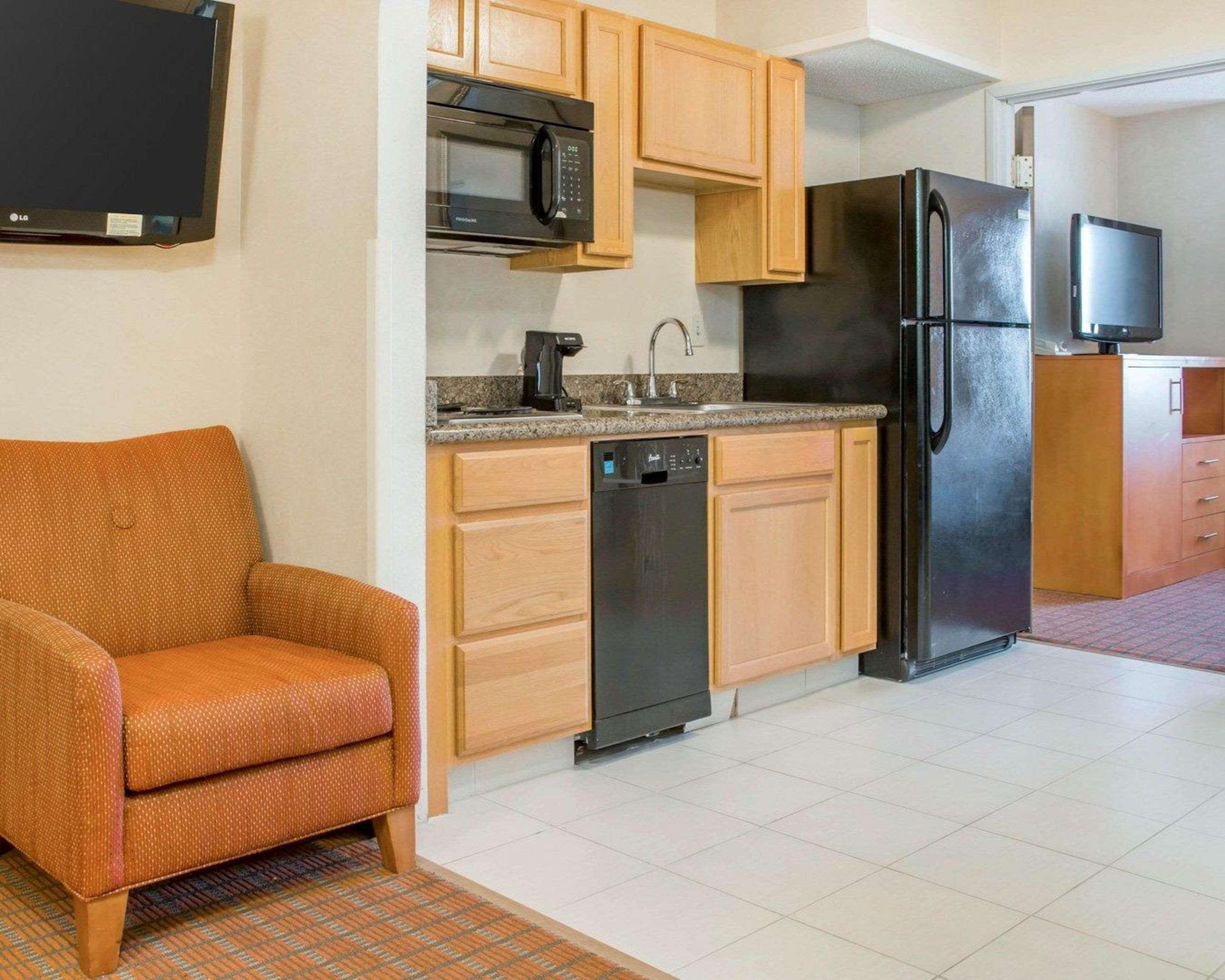 Comfort Suites Auburn Hills-Detroit Εξωτερικό φωτογραφία